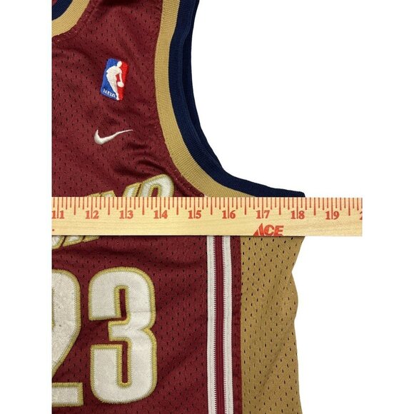 Nike NBA Cleveland Cavaliers LeBron James 23 Red Gold Jersey Size Medium - Picture 4 of 6